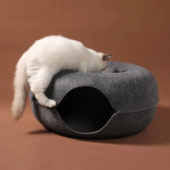 Interactive Basket Cuddly Cat Bed