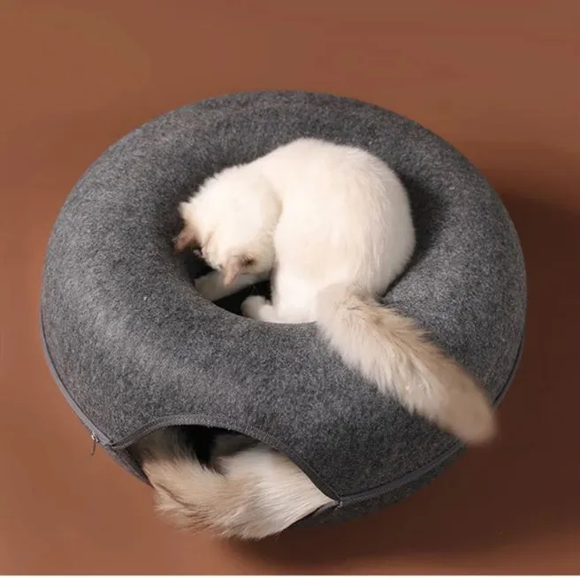 Interactive Basket Cuddly Cat Bed