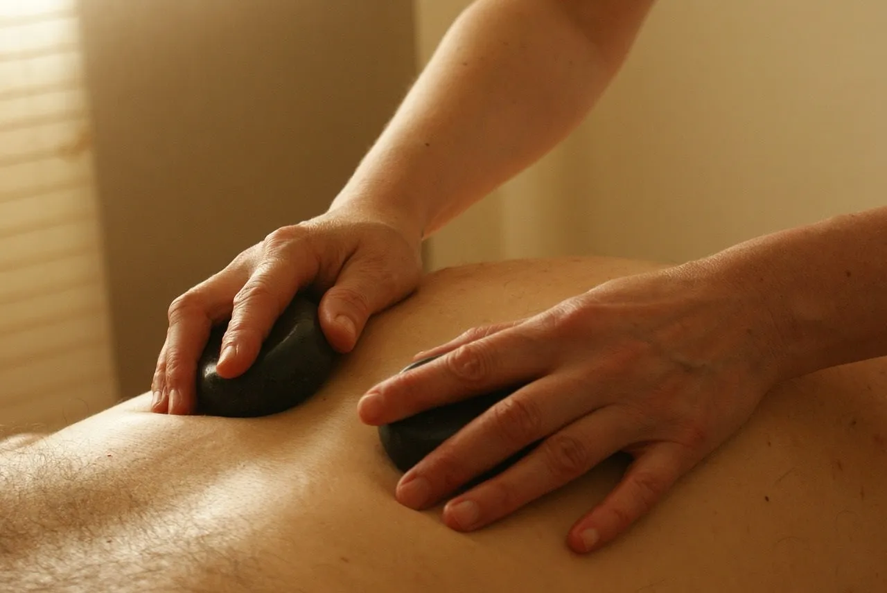 LIVE-IN PERSON 12 CE Aromatherapy & Hot Stone Massage Basics